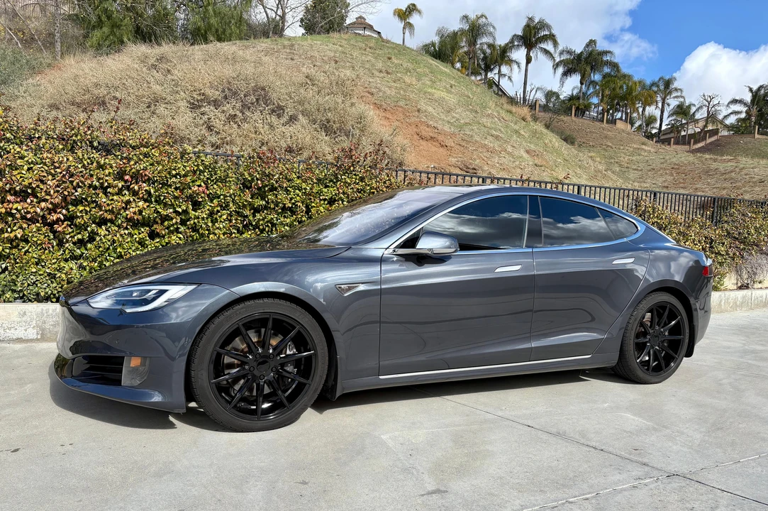 2016 Tesla Model S - Image 7 of 31