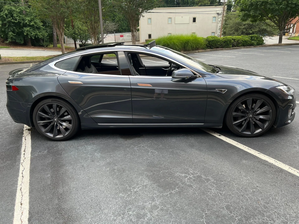 2016 Tesla Model S - Image 28 of 31