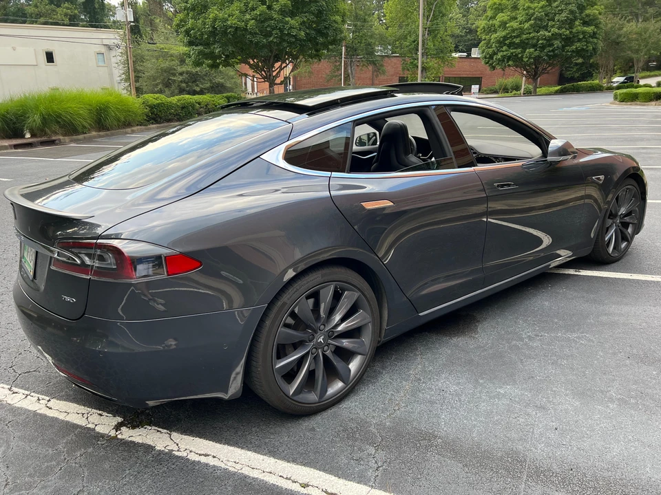 2016 Tesla Model S - Image 24 of 31