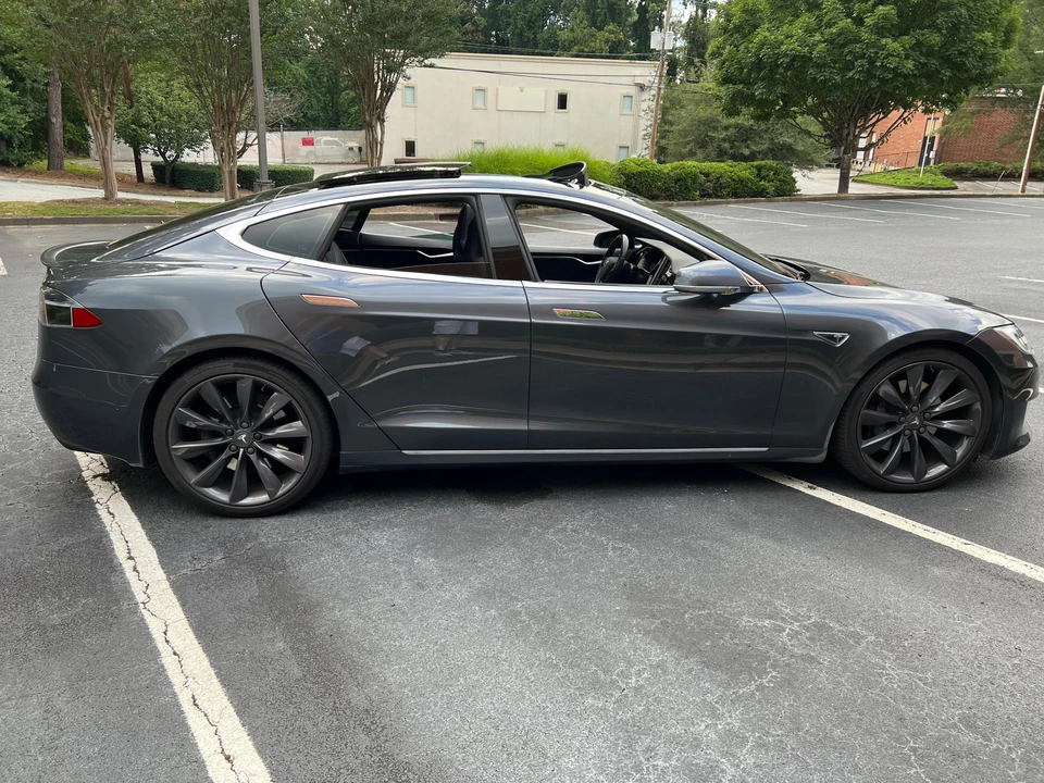 2016 Tesla Model S - Image 27 of 31