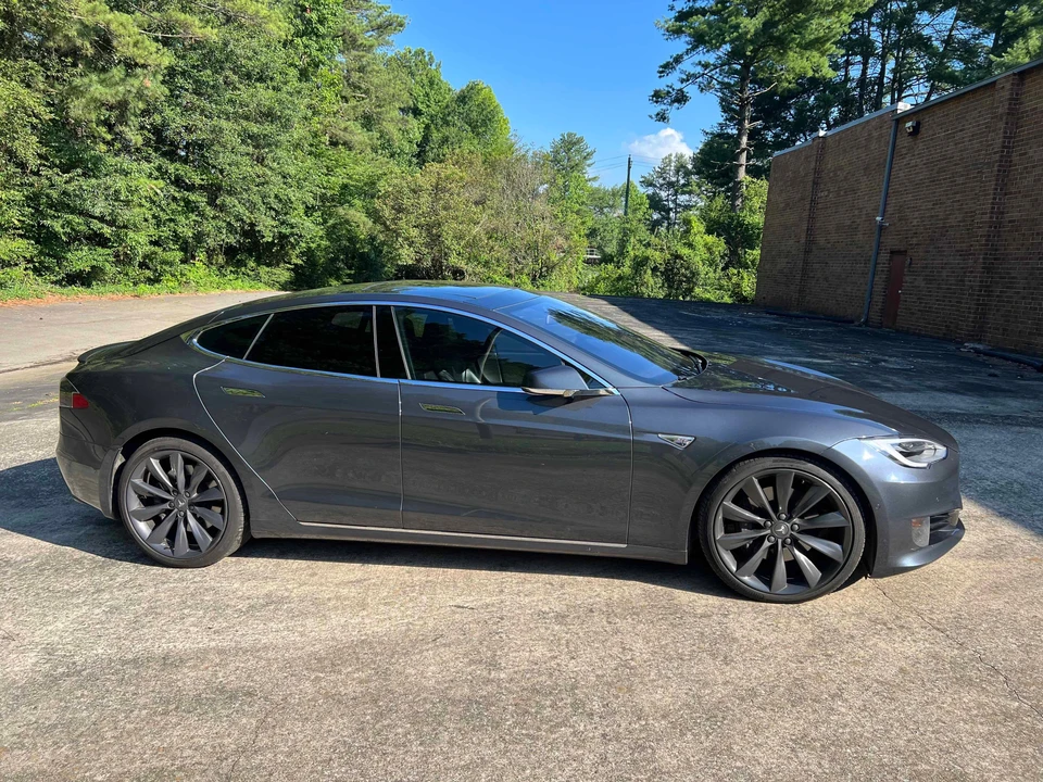 2016 Tesla Model S - Image 30 of 31