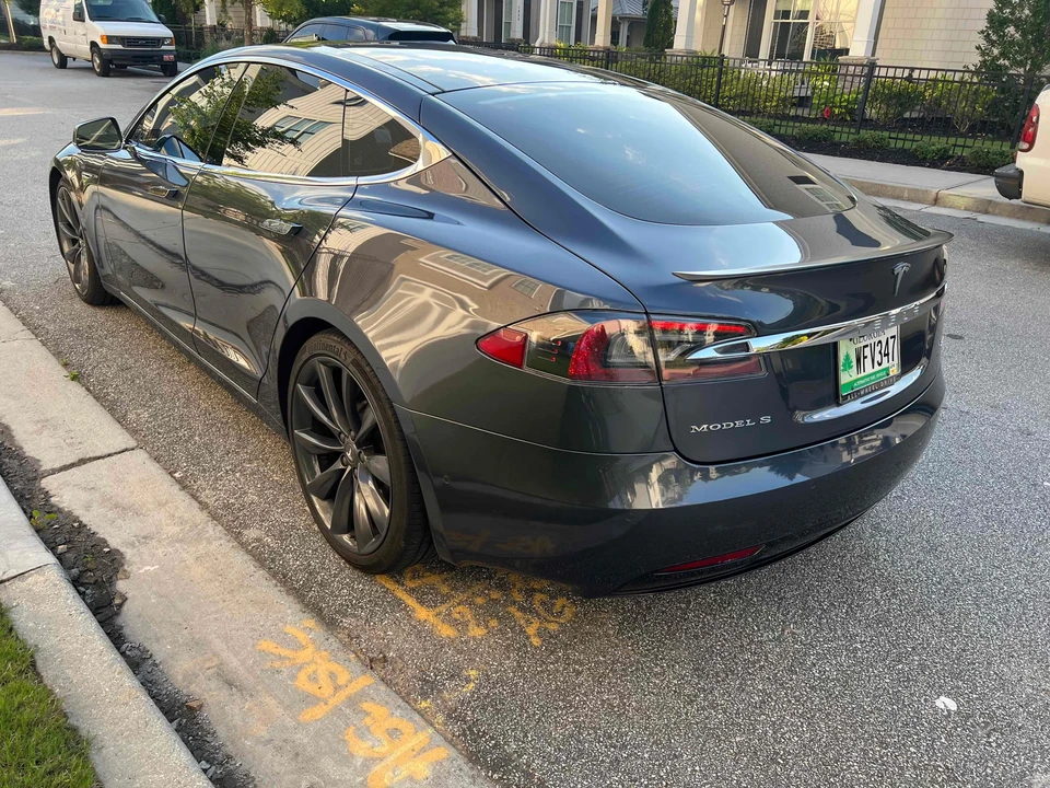 2016 Tesla Model S - Image 18 of 31