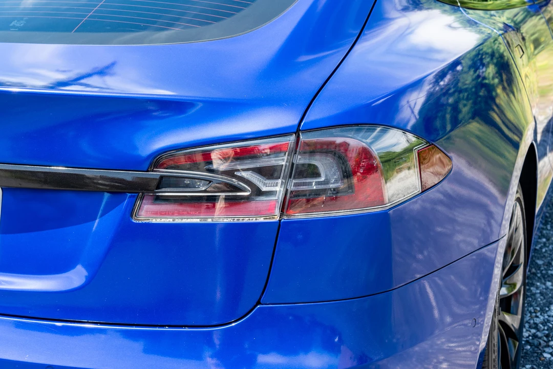 2016 Tesla Model S - Image 23 of 31