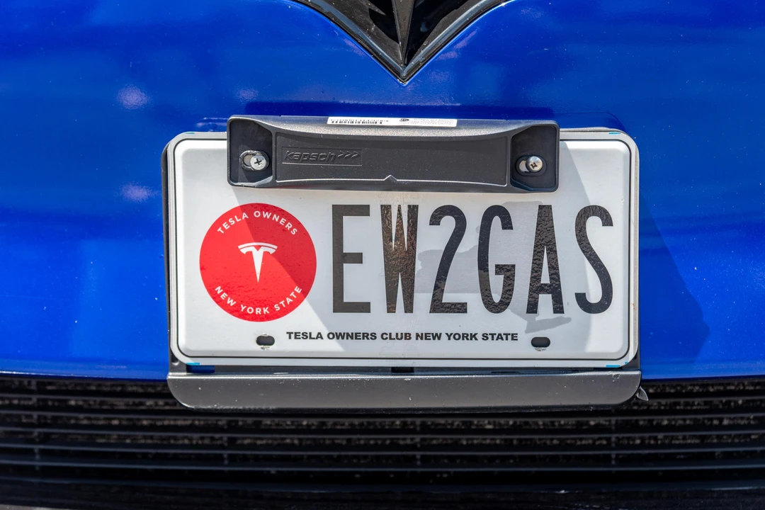 2016 Tesla Model S - Image 13 of 31