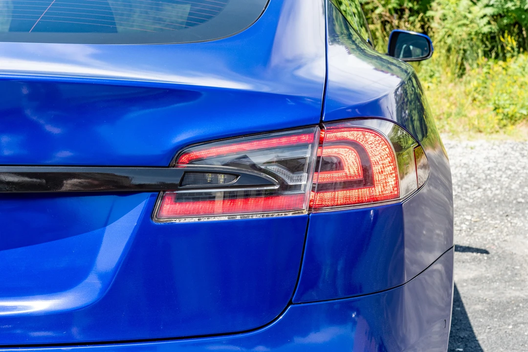 2016 Tesla Model S - Image 22 of 31