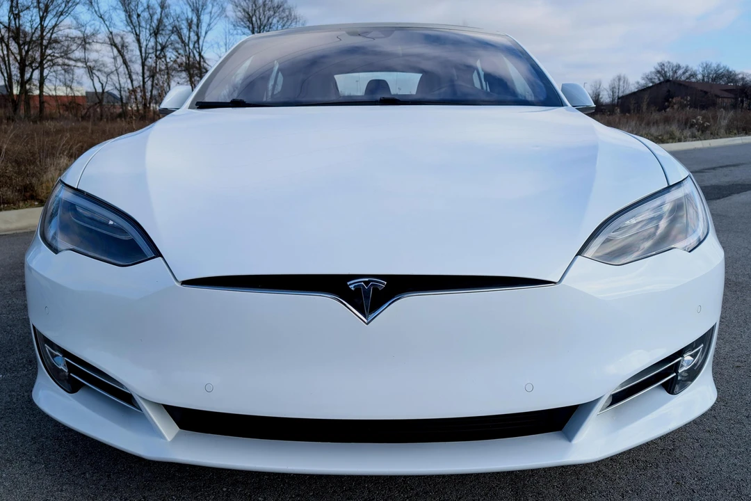 2016 Tesla Model S - Image 2 of 31