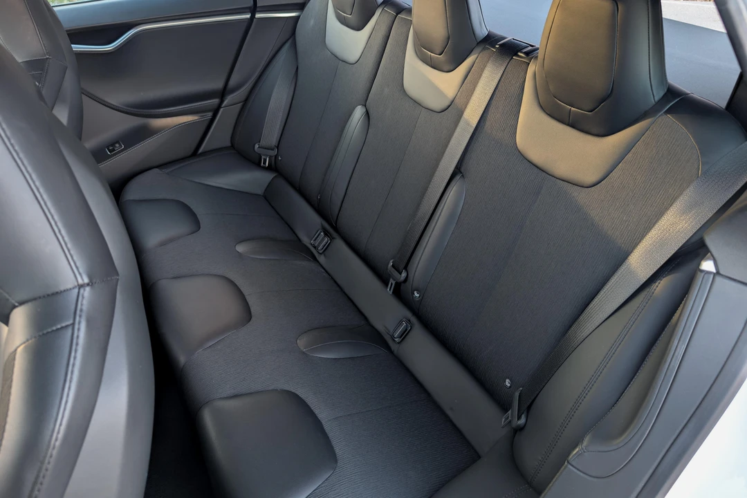 2016 Tesla Model S - Image 27 of 31