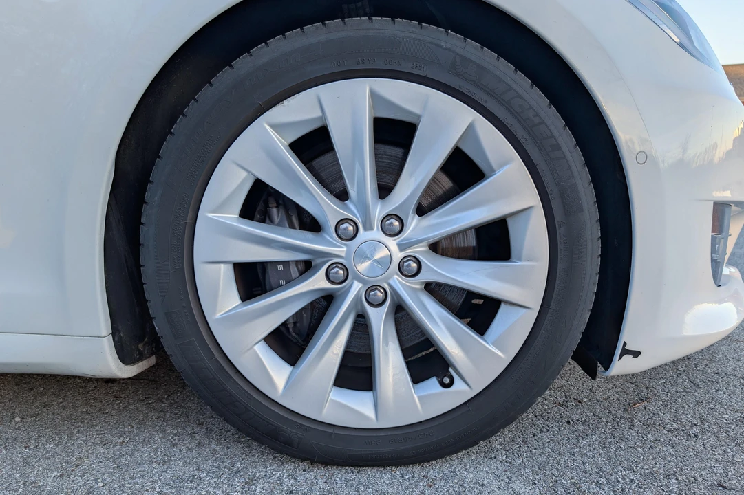 2016 Tesla Model S - Image 24 of 31