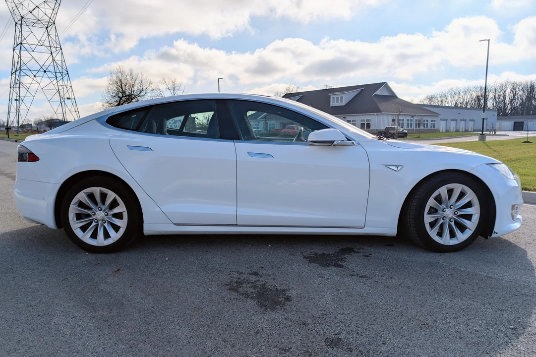 2016 Tesla Model S - Image 8 of 31