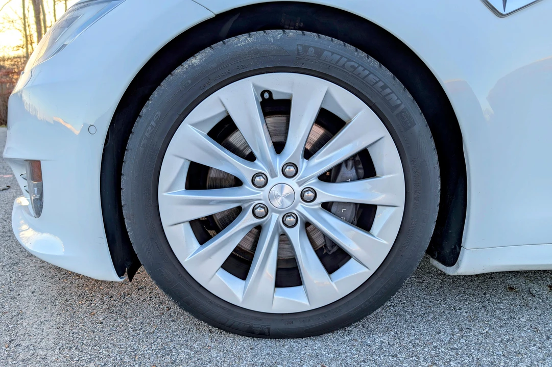 2016 Tesla Model S - Image 21 of 31