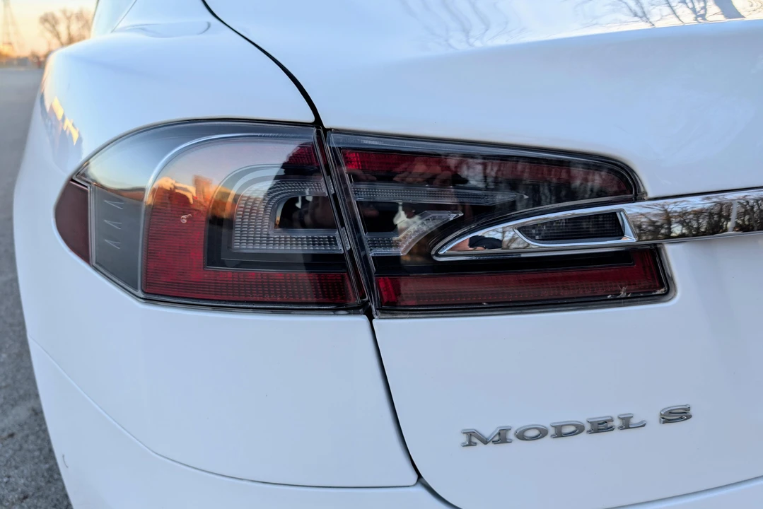2016 Tesla Model S - Image 15 of 31