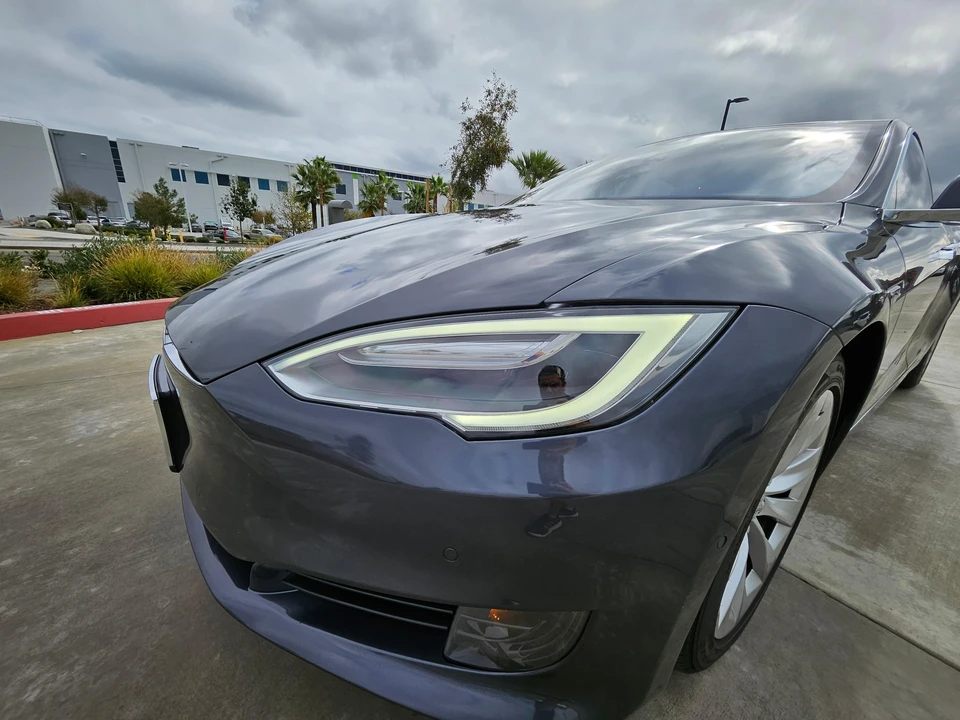 2016 Tesla Model S - Image 28 of 31