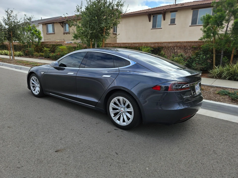 2016 Tesla Model S - Image 13 of 31