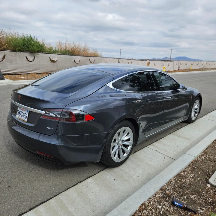 2016 Tesla Model S - Image 18 of 31