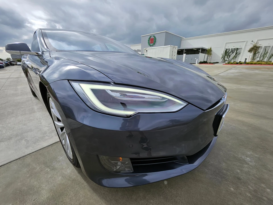 2016 Tesla Model S - Image 27 of 31