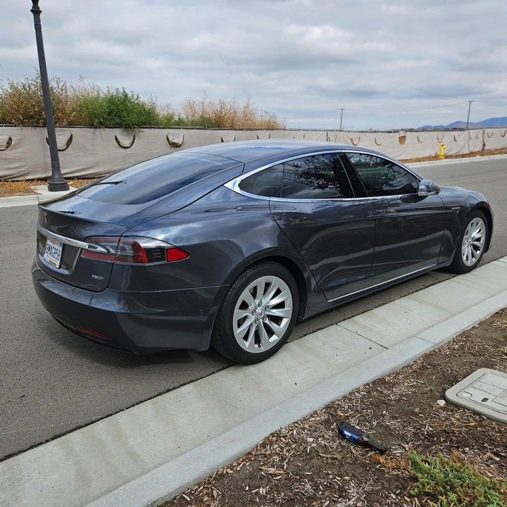2016 Tesla Model S - Image 19 of 31