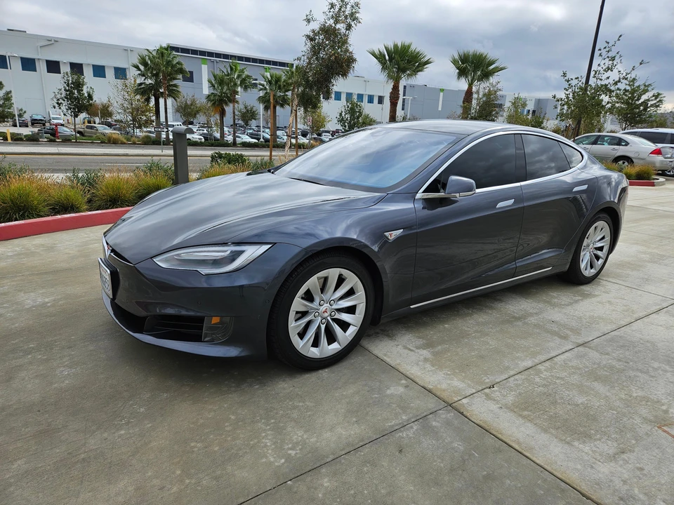 2016 Tesla Model S - Image 9 of 31