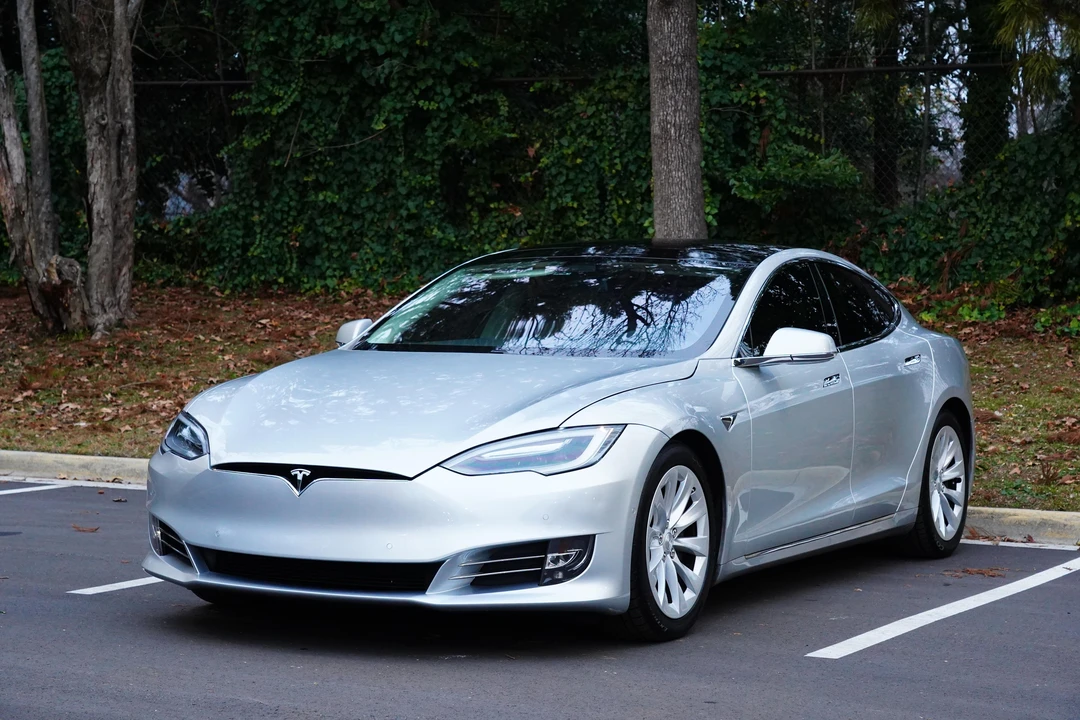 2016 Tesla Model S - Image 9 of 31