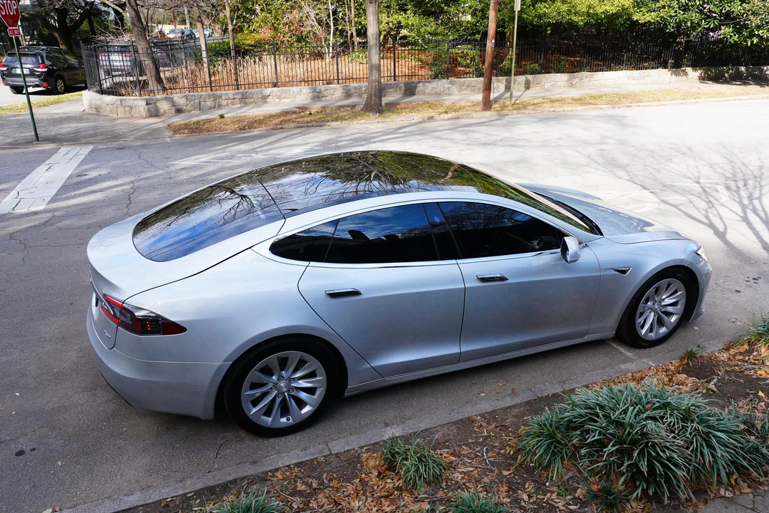 2016 Tesla Model S - Image 13 of 31