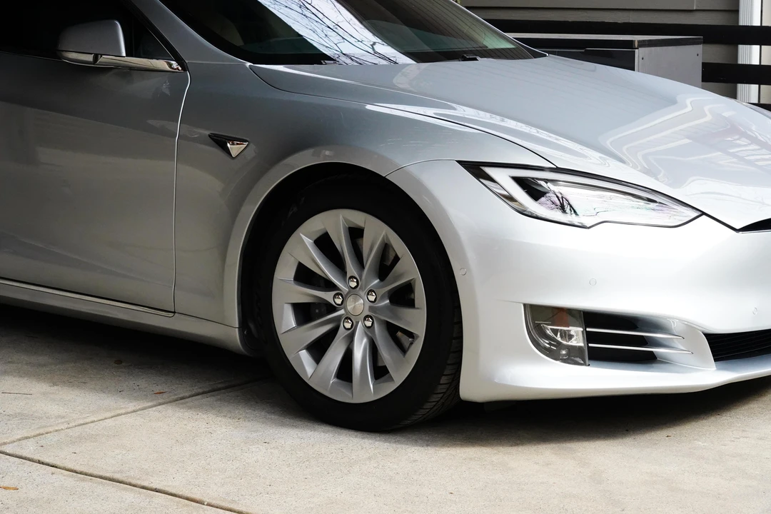 2016 Tesla Model S - Image 18 of 31