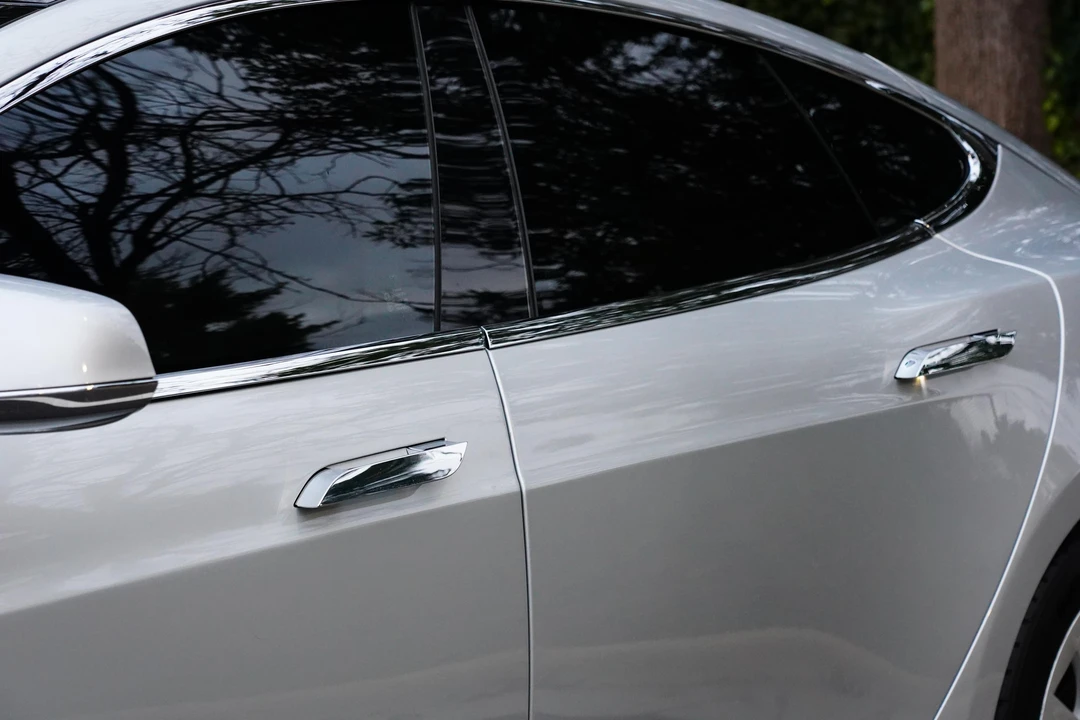 2016 Tesla Model S - Image 29 of 31