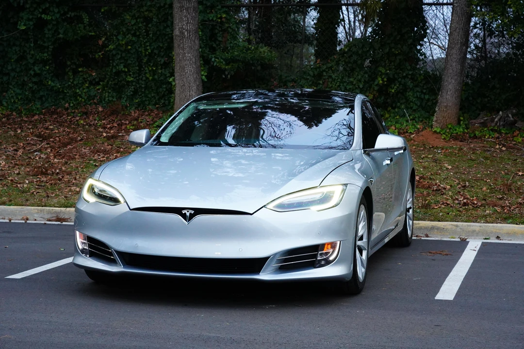 2016 Tesla Model S - Image 8 of 31