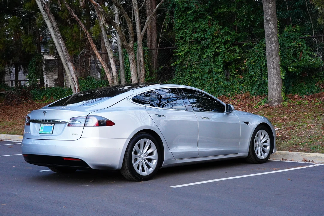 2016 Tesla Model S - Image 14 of 31