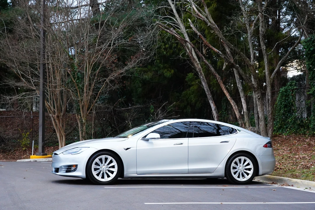 2016 Tesla Model S - Image 11 of 31