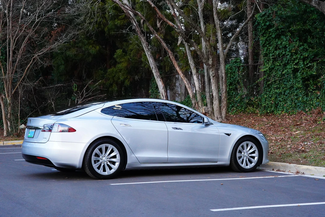 2016 Tesla Model S - Image 15 of 31