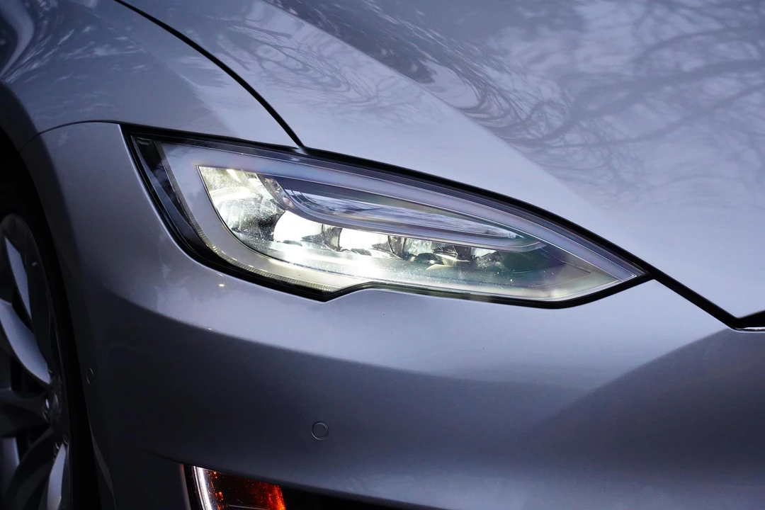 2016 Tesla Model S - Image 21 of 31