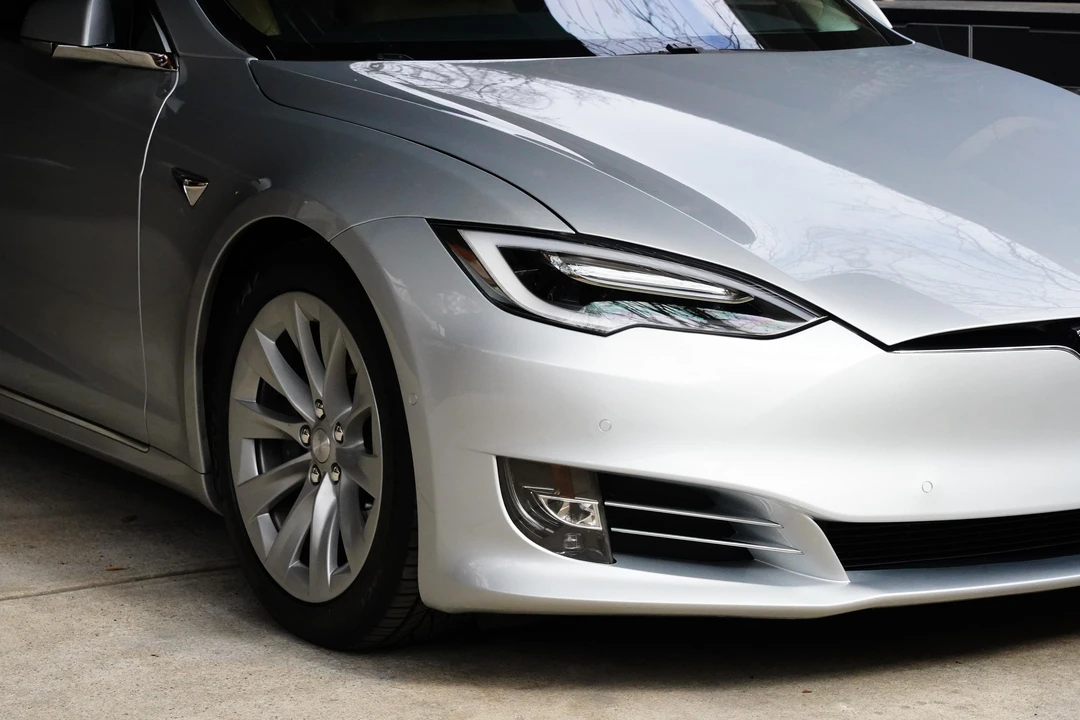 2016 Tesla Model S - Image 19 of 31
