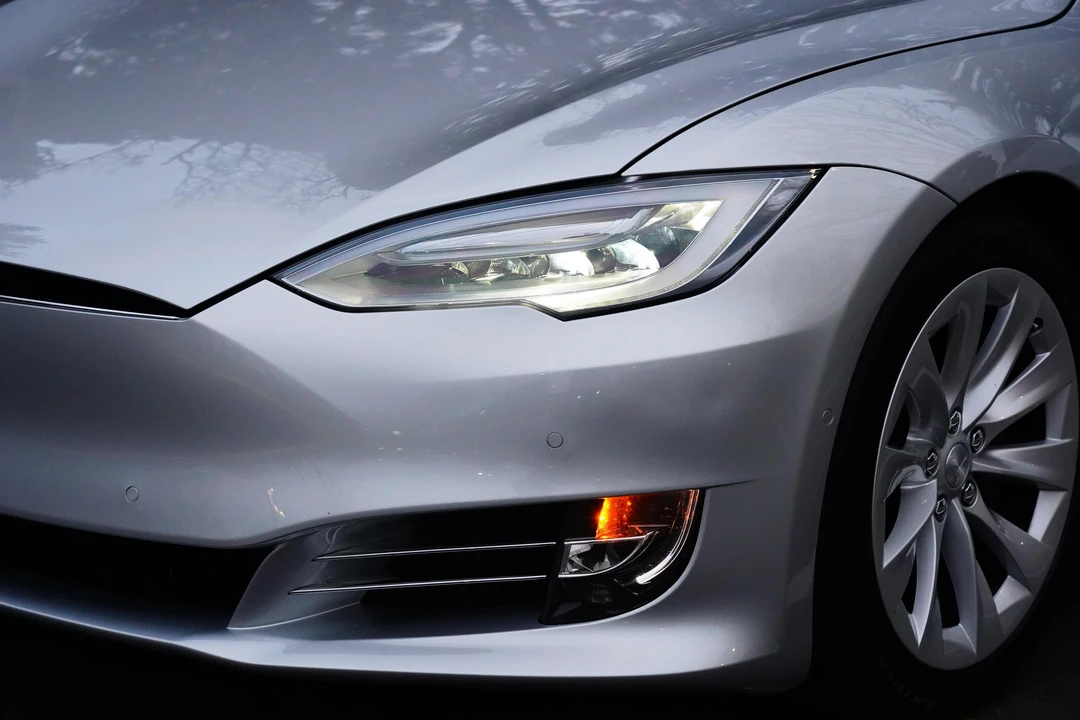 2016 Tesla Model S - Image 25 of 31