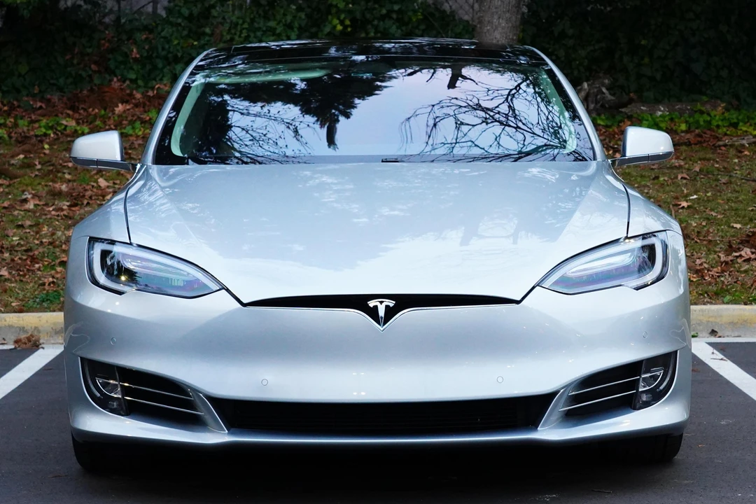 2016 Tesla Model S - Image 2 of 31