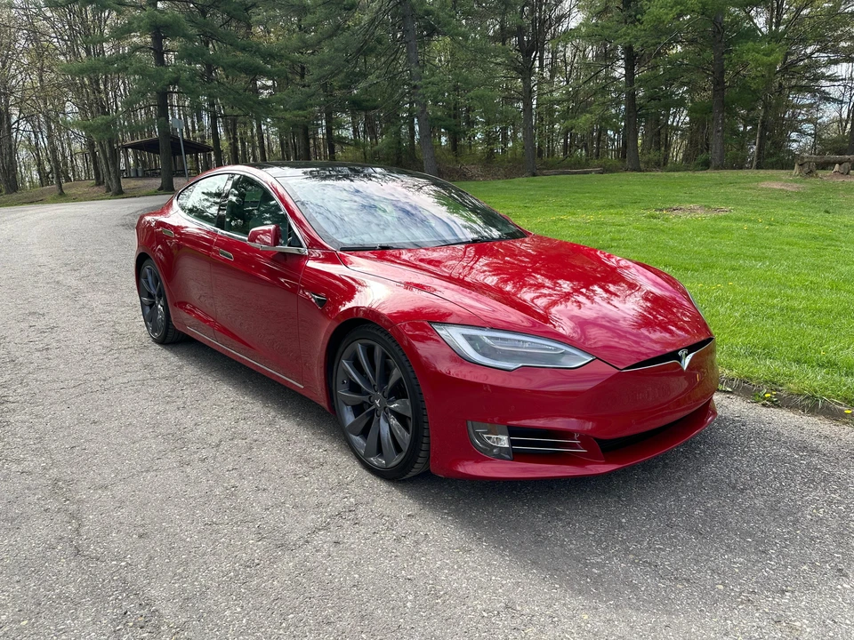 2016 Tesla Model S - Image 14 of 31