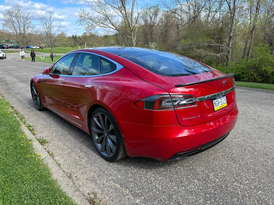 2016 Tesla Model S - Image 8 of 31