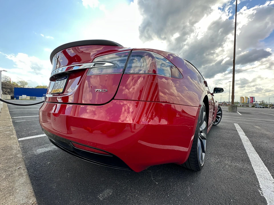 2016 Tesla Model S - Image 10 of 31