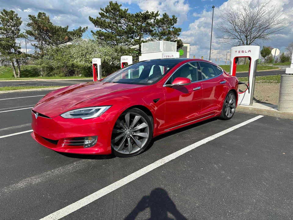 2016 Tesla Model S - Image 5 of 31