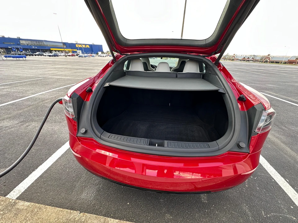 2016 Tesla Model S - Image 27 of 31