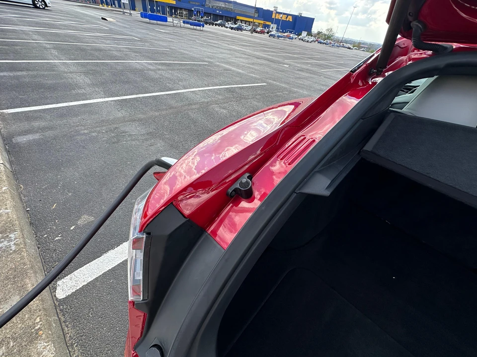 2016 Tesla Model S - Image 28 of 31