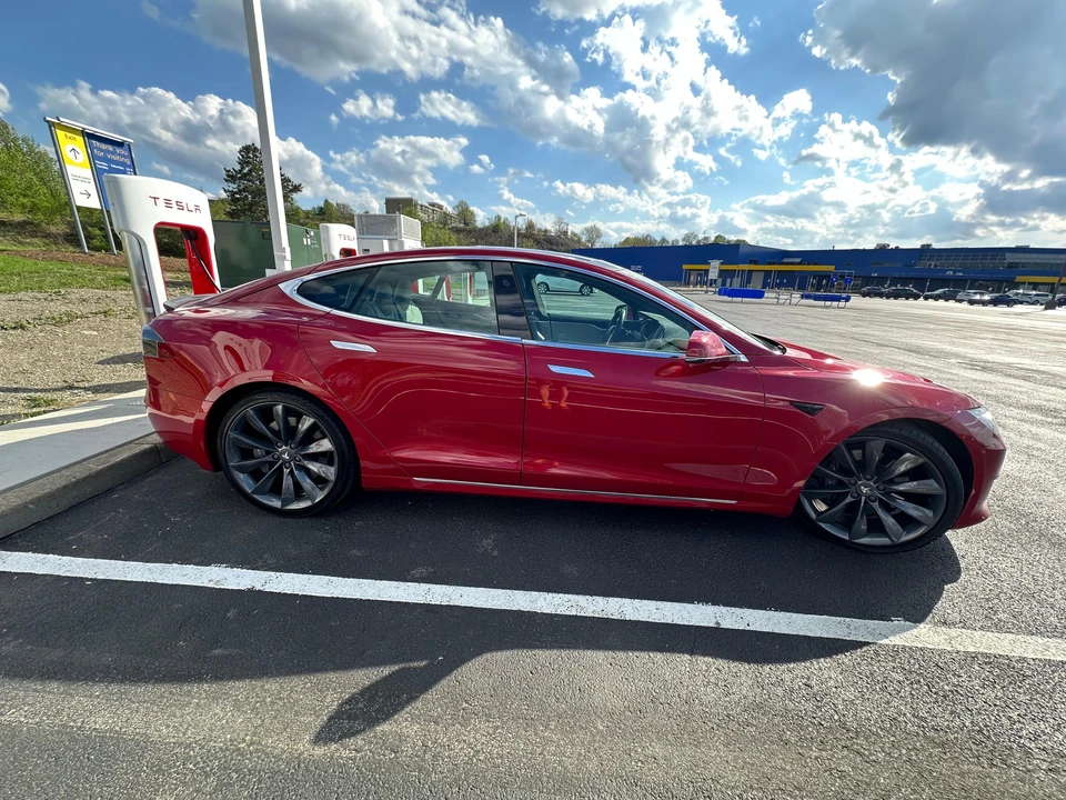 2016 Tesla Model S - Image 12 of 31