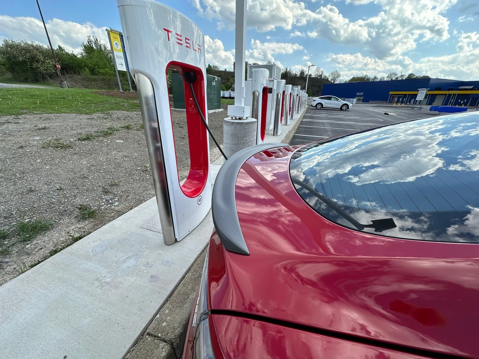 2016 Tesla Model S - Image 30 of 31