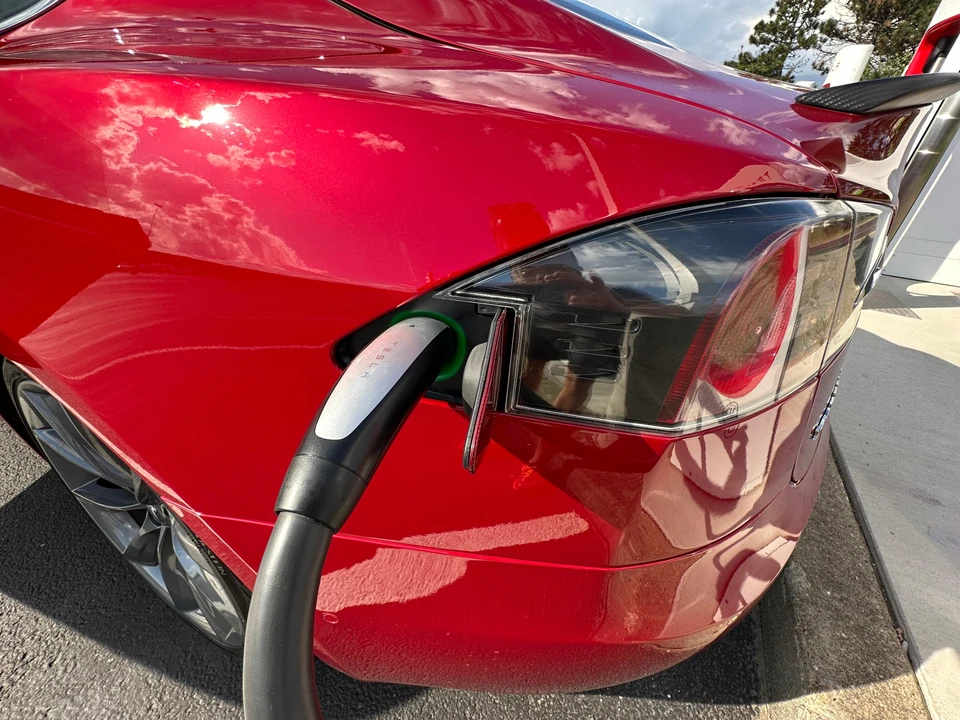 2016 Tesla Model S - Image 22 of 31