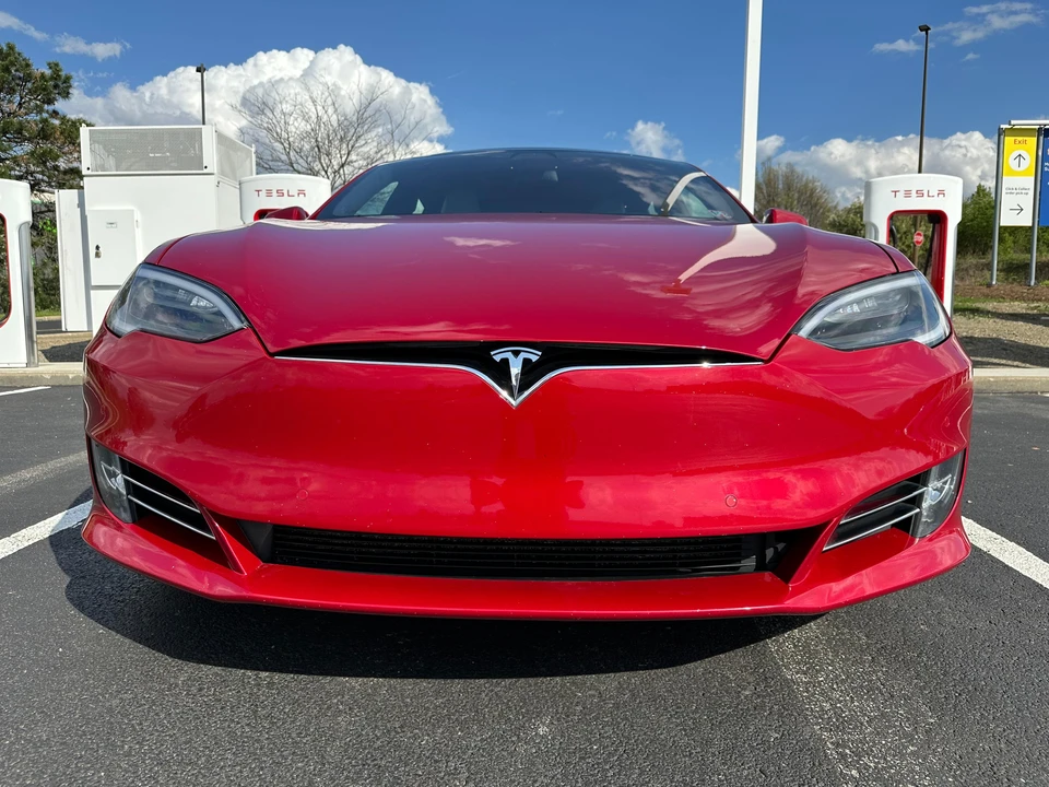 2016 Tesla Model S - Image 15 of 31