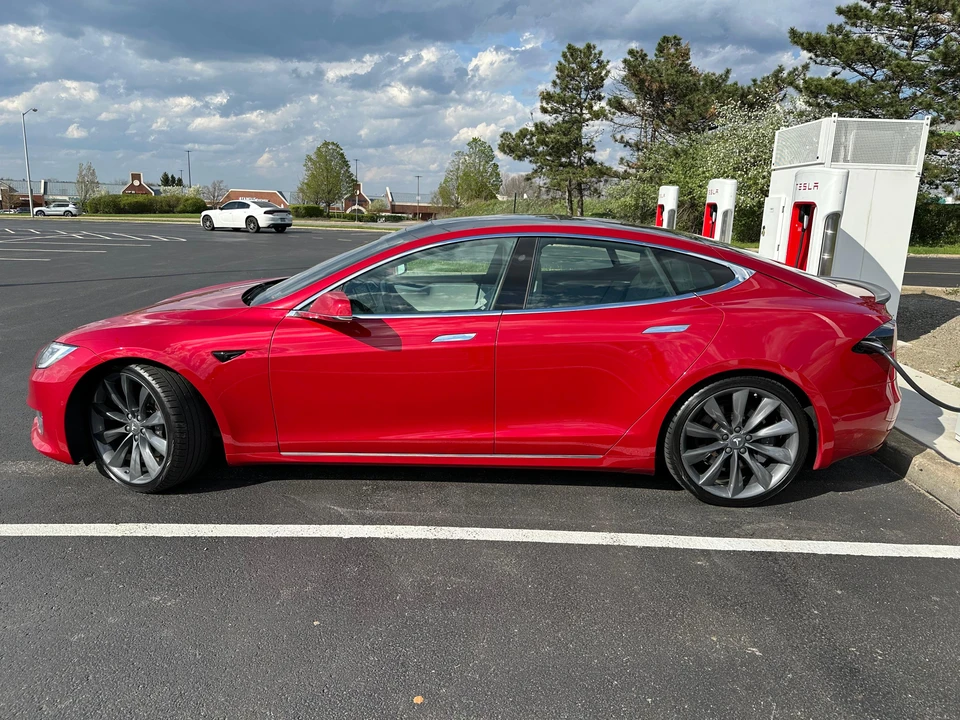 2016 Tesla Model S - Image 7 of 31