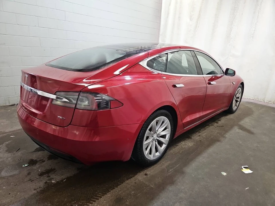 2016 Tesla Model S - Image 9 of 12