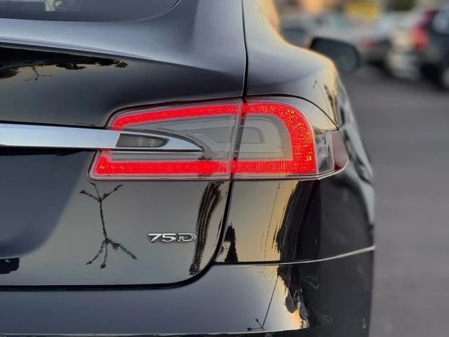 2016 Tesla Model S - Image 9 of 12