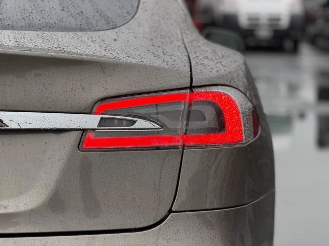 2016 Tesla Model S - Image 9 of 21