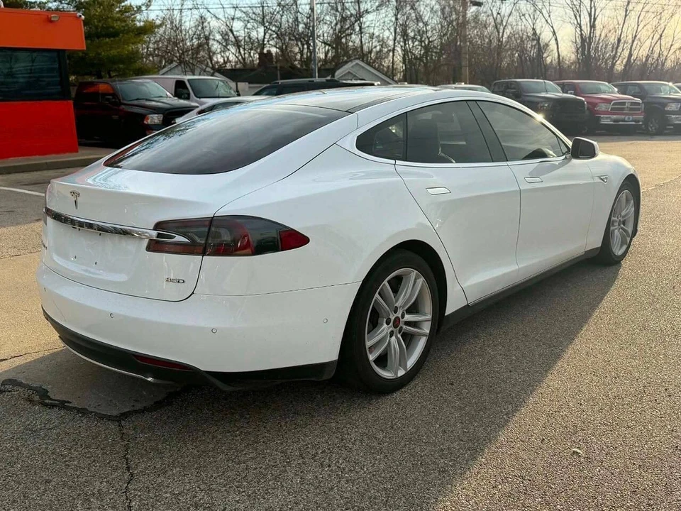 2016 Tesla Model S - Image 5 of 12