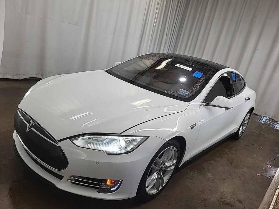 2016 Tesla Model S - Image 2 of 8