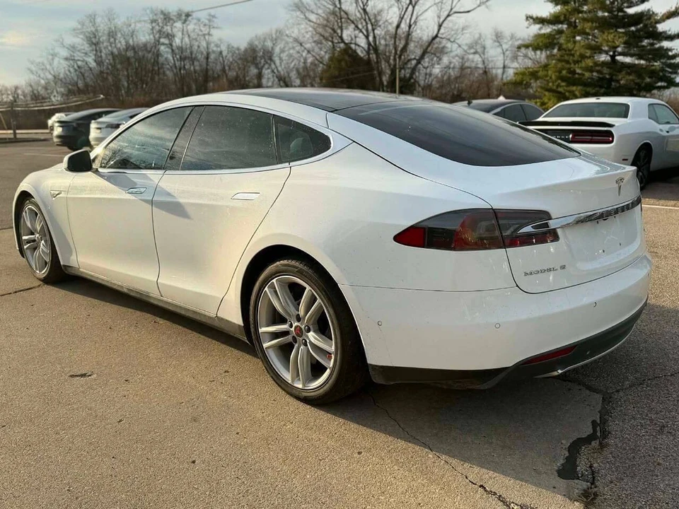 2016 Tesla Model S - Image 7 of 12